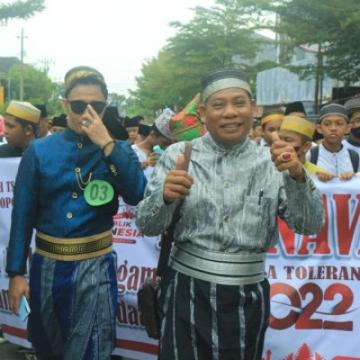 Ribuan Siswa-Siswi MTsN Palopo Tumpah Ruah di Karnaval Merdeka Toleransi : Nurdin AN Pimpin Langsung.