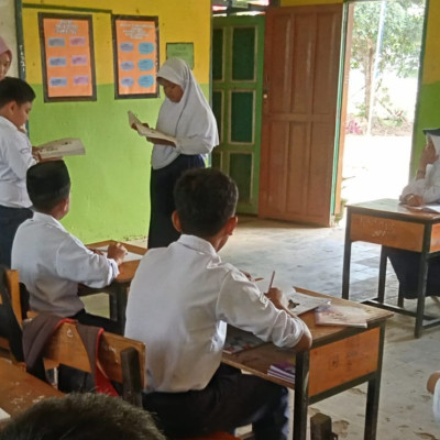 Guru Bahasa Inggris MTs Guppi Lembanna Tegaskan Siswa Bisa Berdialog Sederhana