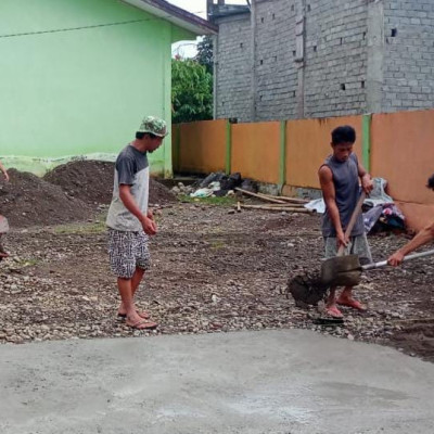 Patut Dicontoh, Kamad  MIS Karama Terjun Langsung Benahi Taman Madrasah