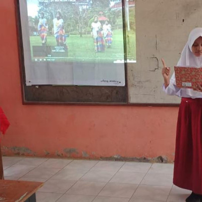 MIS Karama Latih Kecerdasan Siswa Lewat Membaca Puisi