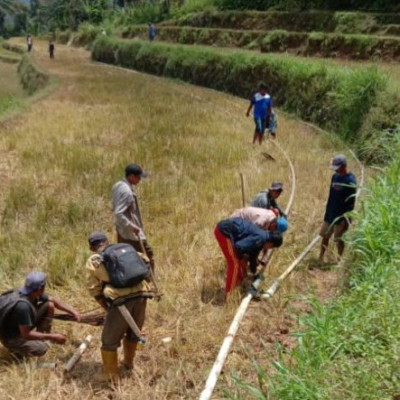 Pendidik Dan Tenaga Kependidikan Ikut Kerja Bakti Sebagai Wujud Peduli Lingkungan