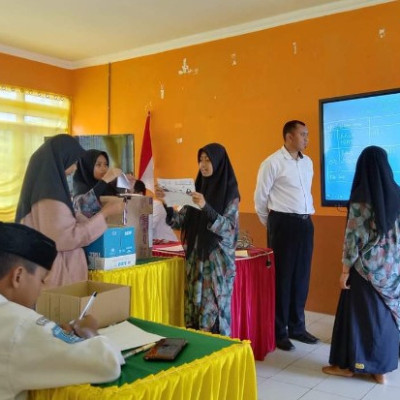 MTsN 2 Laksanakan Pemilihan Ketua dan Wakil Ketua Osim secara Demokratis