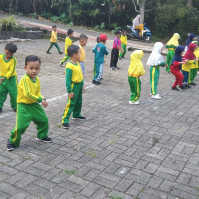 Jumat Sehat, RA Guppi Temba Laksanakan Olahraga Bersama