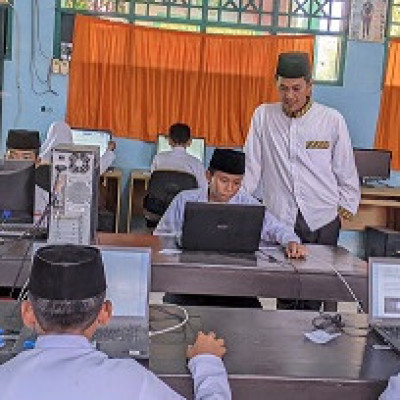 Kepala Madrasah Tsanawiyah DDI Masamba Pantau Pelaksanan Ujian ANBK