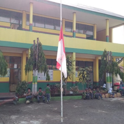 Mengenang Peristiwa  G30S/PKI, MIN 1 Bone Kibarkan Bendera Setengah Tiang