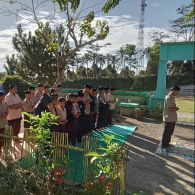 MTs Al-Khaerat Barambang Rutinkan Shalat Dhuha Berjamaah Setiap Hari Jum’at