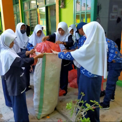 Giat Literasi Lingkungan di MTsN 2 Bone