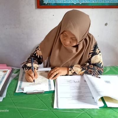 Wakamad Akademik MTs.Guppi Mattirowalie, Menulis Ijazah Alumni 2021/2022