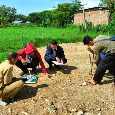 Ukur Arah Kiblat di Wesabbe, Tim Bimas Islam Didampingi Langsung Pemohon