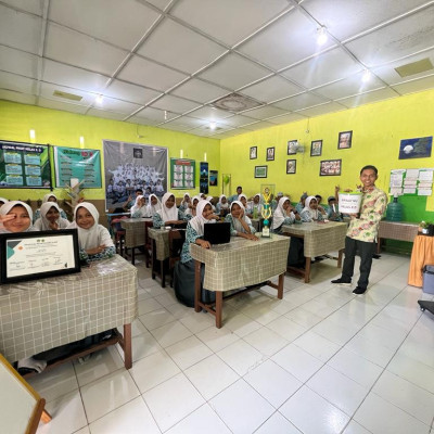 OSIM MAN 2 Bulukumba Jadikan Kebersihan Madrasah sebagai Program Utama