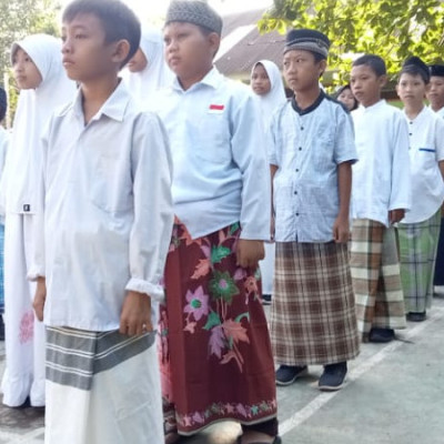 MIN 2 Gowa Gelar Upacara Peringatan Hari Santri