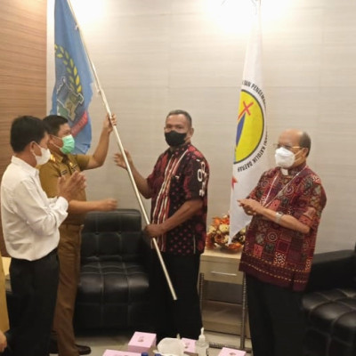 Wakili Gubernur, Amson Padolo Lepas Kontingen Pesparani Sulsel Berlomba di Kupang