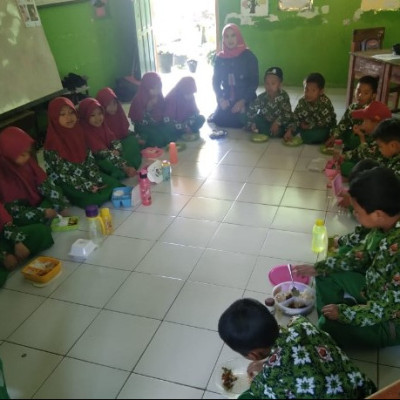 MIN 3 Sinjai Kembali Aktifkan Program Makan Sehat Bersama