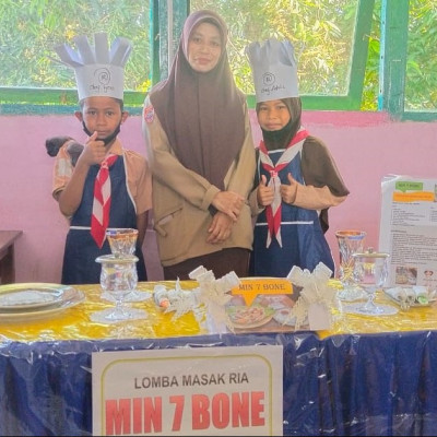 Tim Masak Ria MIN 7 Bone Beraksi Penuh  Percaya Diri