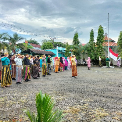 Kostum Adat Bugis-Makassar Semarakkan Upacara Hari Sumpah Pemuda di Kankemenag Maros