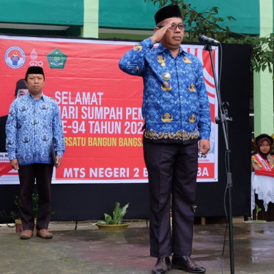 MTsN 2 Bulukumba Gelar Upacara Hari Sumpah Pemuda, Camat Bulukumpa Bertindak Sebagai Inspektur Upacara