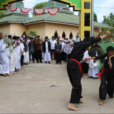 Atraksi Silat Sambut Kedatangan Pengurus Pusat As’adiyah dan Kemenag Bulukumba