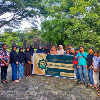 Madrasah Tsanawiyah As-Sakinah Bantimurung Gelar Rapat OSIS di Alam Terbuka