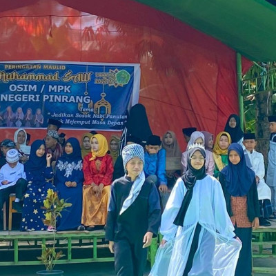 Lomba Fashion Show Meriahkan Rangkaian Peringatan Maulid Nabi Muhammad SAW Di MTs Negeri Pinrang