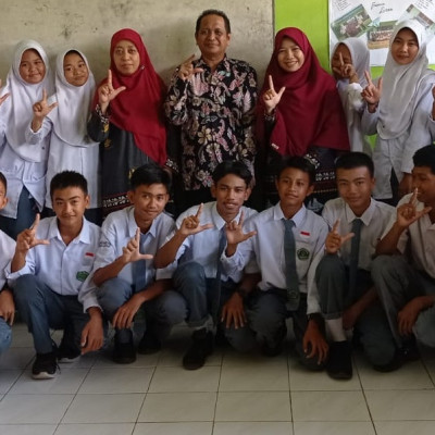 Guru Mapel MA Guppi Gunung Jati Lakukan Program PKB "IN-ON-IN" di Kelas