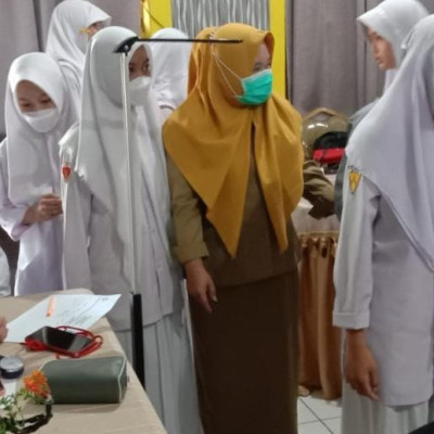 Tim PKM Bontomarannu Lakukan Screening Kesehatan Siswa MTsN Gowa