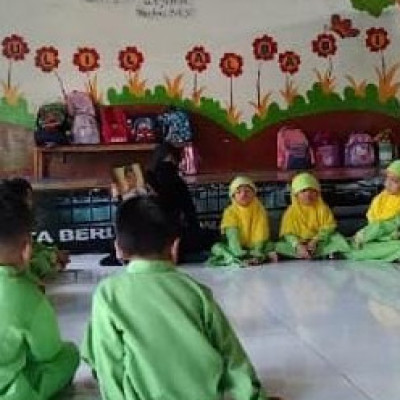 Bertabur Hadiah, RA Ulil Albab Peringati Hari Guru Nasional