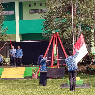 Peringati HUT KORPRI Ke-51, MTsN 2 Bulukumba Gelar Upacara