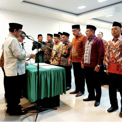 Lantik 7 Pejabat Administrator Lingkup Kanwil Kemenag Sulsel, Khaeroni : Jangan Khianati Sumpah Jabatan