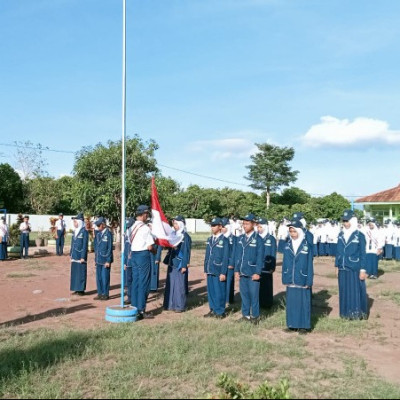 MTs Bacari Gelar Upacara Bendera Dan Pelantikan Pengurus OSIM Periode 2022/2022