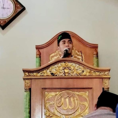 Zulfidarsi Tenaga Pendidik MTs Bacari Sampaikan Khutbah Jumat