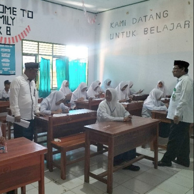 Bersama Kasi Penmad, Pengawas Monitoring Ujian Semester di Dua Madrasah