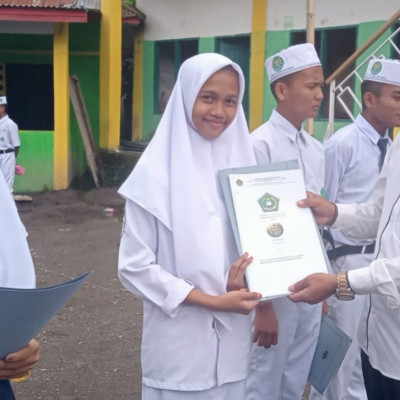 Tingkatkan Prestasi Belajar, Ini Pesan Kamad MTs As’adiyah Galung Beru Kepada Siswa