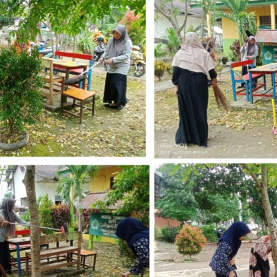 Siswa Libur Guru MTs Guppi Lembanna Ambil Alih Bersihkan Halaman