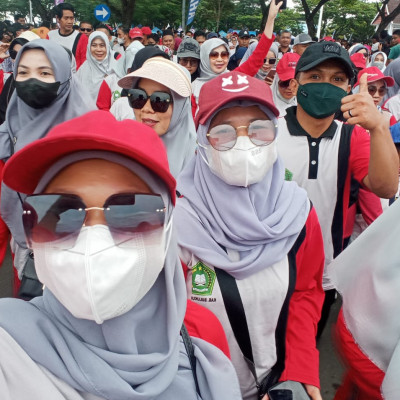 Kamad Beserta Guru MIS As'adiyah Kindang turut meramaikan Jalan Santai HAB Ke-77 di Bantaeng