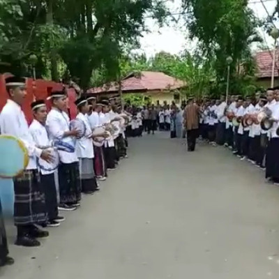 Siswa Madrasah Kemenag Takalar  Sambut Gubernur Dengan Rebana  Di HUT Takalar ke.63.