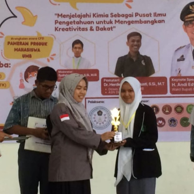 Nur Azizah Abdullah Santriwati MA PP Babul Khaer Juara 2 lomba Olimpiade Kimia Tingkat SMA/MA Se-Sulawesi Selatan