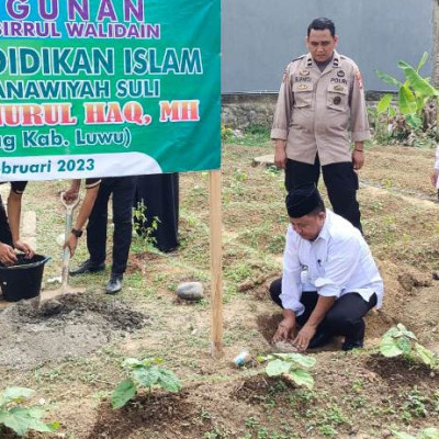 Kakan Kemenag Luwu Letakkan Batu Pertama Pembangunan Mushollah