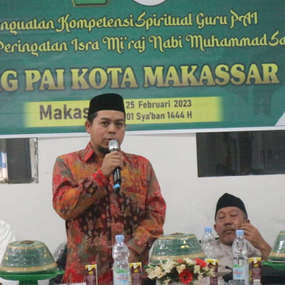 Kasi PAIS Makassar Narasumber Penguatan Kompetensi Spritual Guru PAI