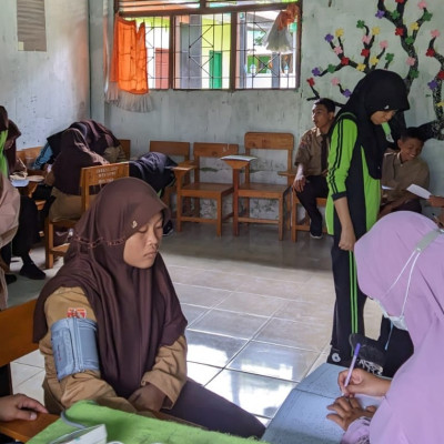 Pemeriksaan Kesehatan Siswa di MTs YPPI Bulukumba