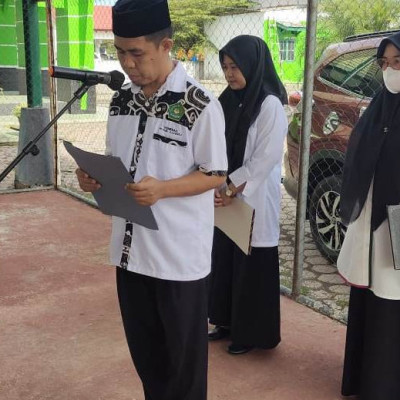 Ustadz Anjas, Bacakan Doa Pada Apel Pagi