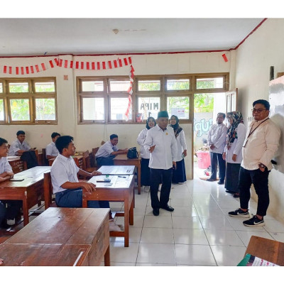 KakanKemenag Kota Makassar bersama Pengawas Pantau Langsung Asesmen Madrasah