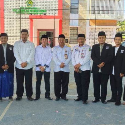 Kepala Kantor Kemenag Luwu Lepas Dai 3T Pada Upacara Penghormatan Bendera Dan Doa