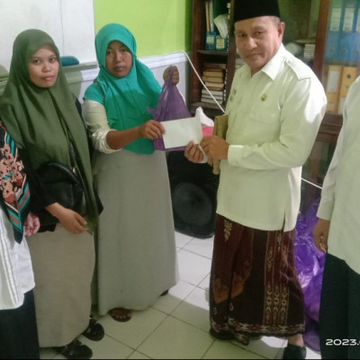 Jelang Idul Fitri, Kemenag Maros Bagikan 68 Paket Bantuan