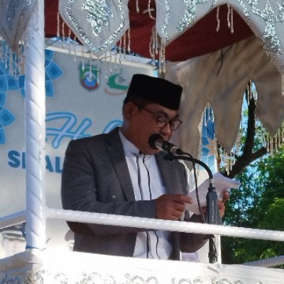 Shalat Idul Fitri Kab. Pangkep, Ketua DPRD bacakan sambutan Bupati.