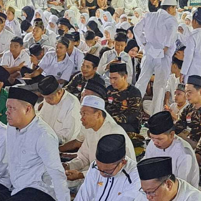 Warga MTs DDI Labukkang Raya Antusias Ikuti Khatam Alquran di Masjid Terapung 