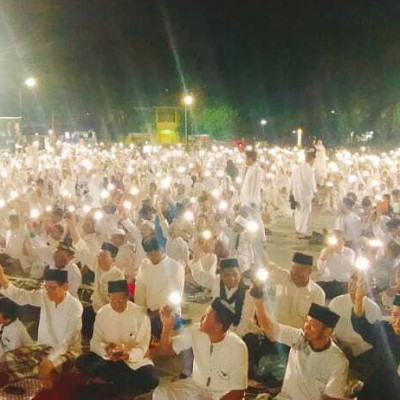 Ribuan Peserta Khatam Alquran Padati Pelataran Masjid Terapung B.J. Habibie Kota Parepare