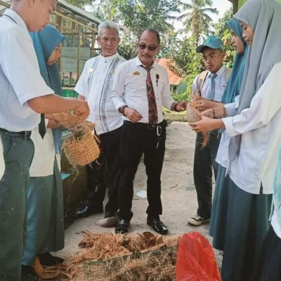 Kurangi Limbah Plastik, Siswa MAN Gowa Ciptakan Coco Pots
