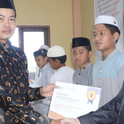 PPTQ Imam Asy-syathiby Gowa Sampaikan Pengumuman Penting Saat Penyerahan Raport