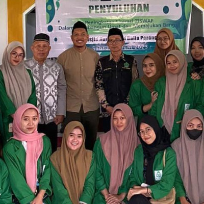 KUA Barombong Bersama Mahasiswa UINAM Gelar Penyuluhan Zakat Wakaf