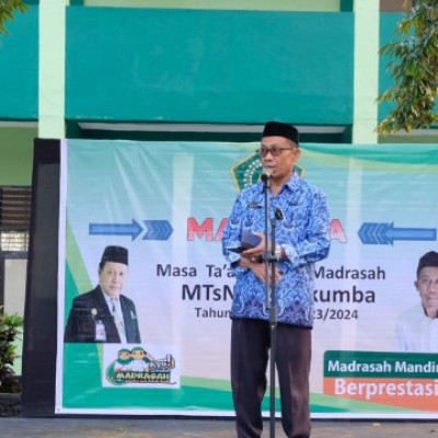 Buka Matsama Kamad MTsN 2 Bulukumba Bawakan Sebuah Pantun